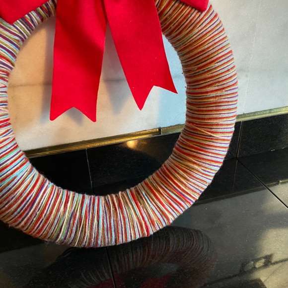 Christmas Yarn Wreath - Picture 9 of 11